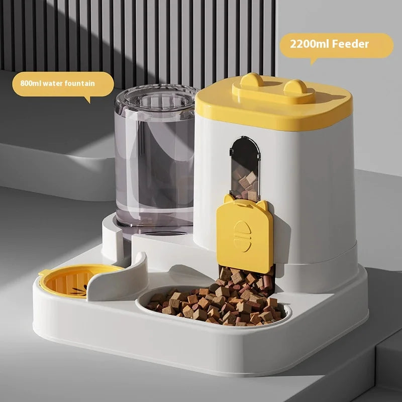 Upgrade your pet's mealtime with our Automatic Cat Feeder & Water Fountain Set! 🐾💧 Perfect for both cats and dogs, made from food-grade plastic with a convenient gravity feed design! 🐱🐶✨